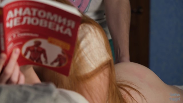 Porn ดูเว็บโป๊หนังรัสเซีย Sasha Foxgirl เรียนไปปวดหัวเลยแหกหีให้ผัวเย็ดตอนอ่านหนังสือ หีเนียนพึ่งโกนขนหมอยมาก็เลยกระเด้าแรงจนโหนกแทบแตก กระดอใหญ่ยาวเท่าแขนกระแทกแรงเย็ดนาน ซั่มกันมันจนอ่านหนังสือไม่รู้เรื่องเลยเปลี่ยนมาขย่มควยจนน้ำควยแตกในหีแทน