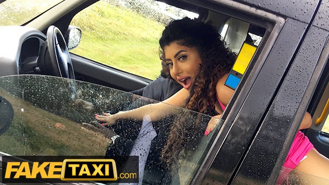Fake Taxi หนังโป๊อินเดียเฟคแท็กซี่ Marina Maya (มารีน่า มายา) ดาราโป๊จากนิวเดลีมาเล่นเฟคแท็กซี่โดนเย็ดหีสดบนรถ Indian xxx ใช้โชเฟอร์นิโกรมาเลียหีแล้วจับปี้ขยี้รูแตดแบบไม่ยั้งควยดำ