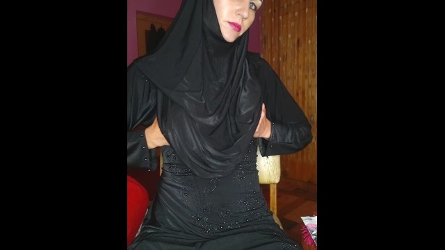 คลิปหลุดสาวอิสลาม ใส่ชุดคลุมปิดมิดชิดแล้วช่วยตัวเอง Hijabmiakallista หน้าคมนมสวย ทำหน้าตาโคตรอ้อนเย็ด xxx แล้วค่อยๆถอกชุดเกี่ยวเบ็ด เคร่งศาสนาจัดเลยหาคู่เด้าไม่ได้ ต้องใช้นิ้วตัวเองติ้วหีแก้เงี่ยนไปวันๆช่วงหาคู่รัก